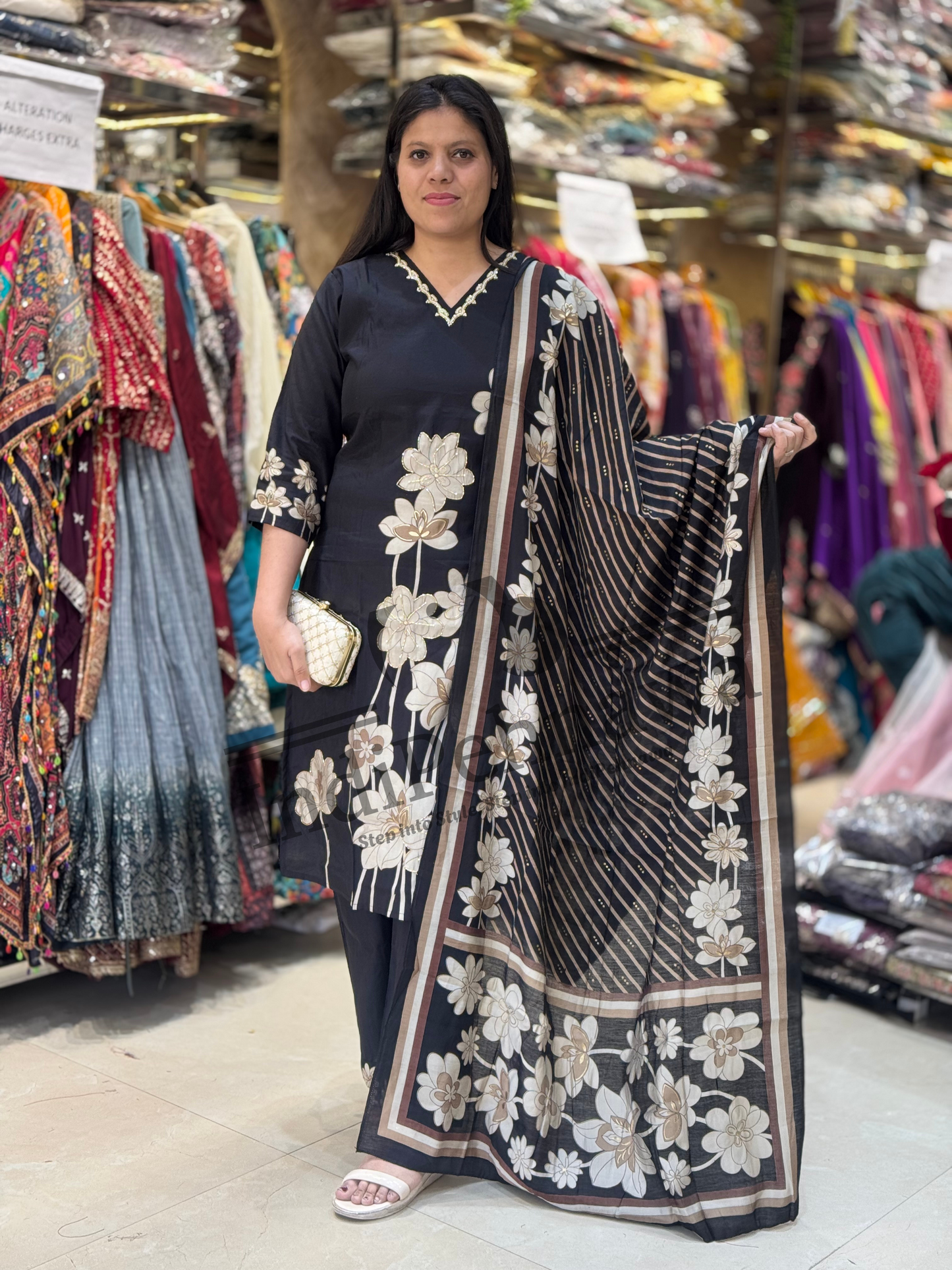 Stylish Black Printed Suit – Perfect Blend of Tradition & Trend