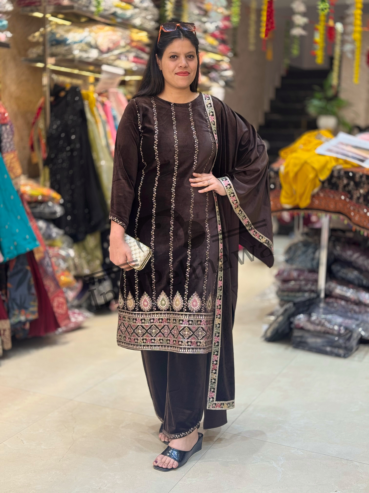 Lavish Luxe Sippy Work Velvet Suit – Exquisite & Eye-Catching