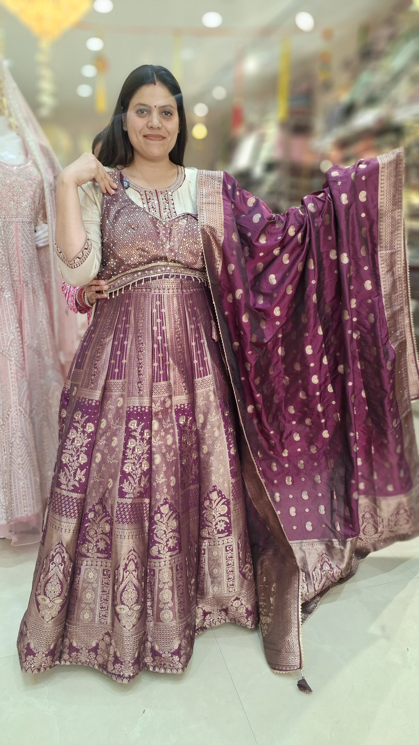 MEHNRRON BANARSI LEHNGA