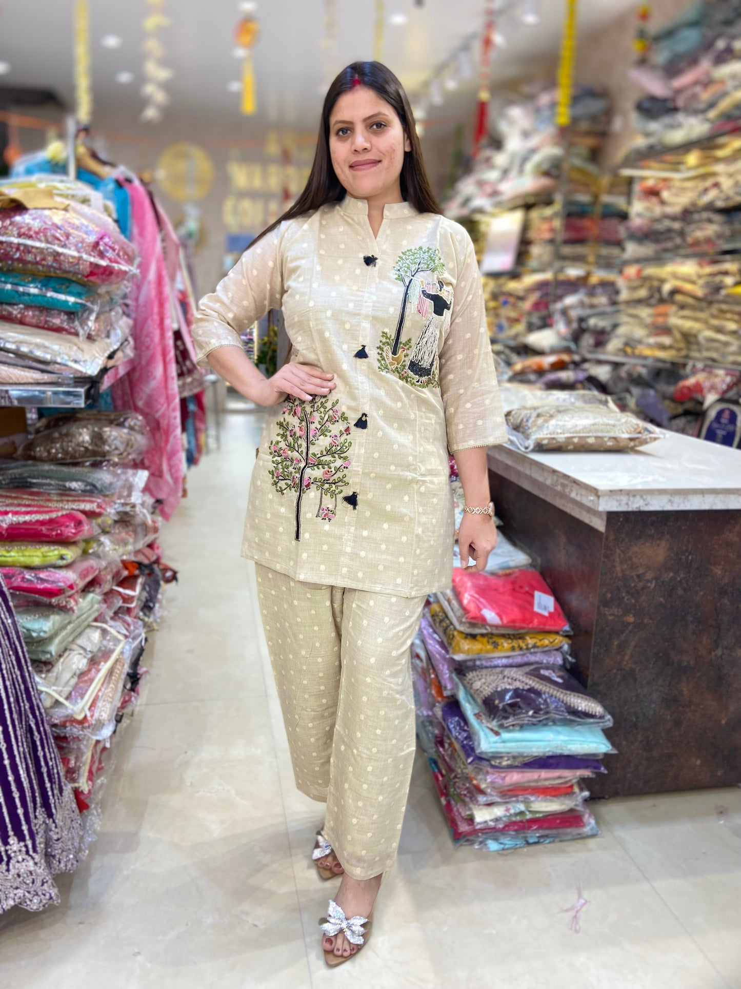 IVORY THREAD WORK DESIGN CORDSET