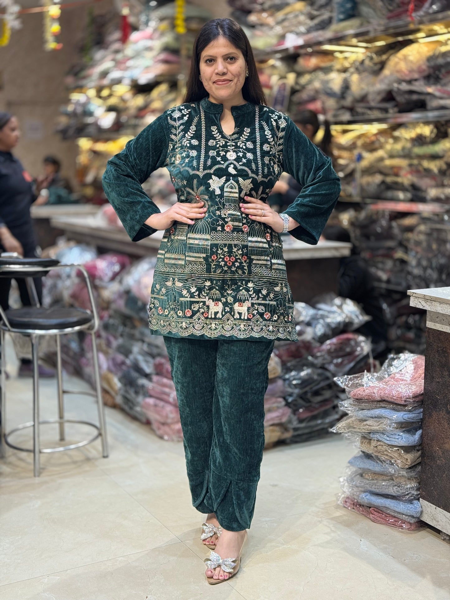 GREEN FULL THREAD AND SIPI WORK VELVET CORDSET