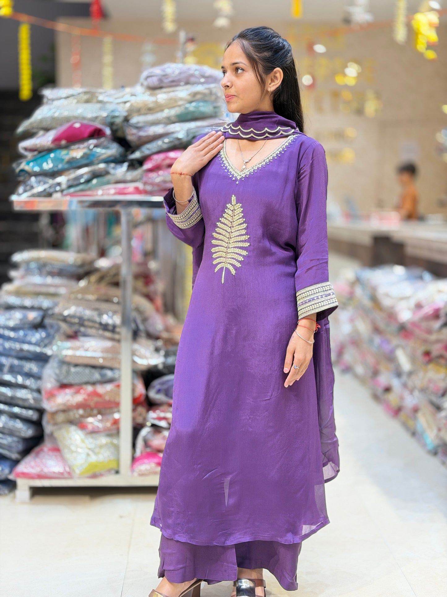 LEAF DESIGN A-LINE SUIT