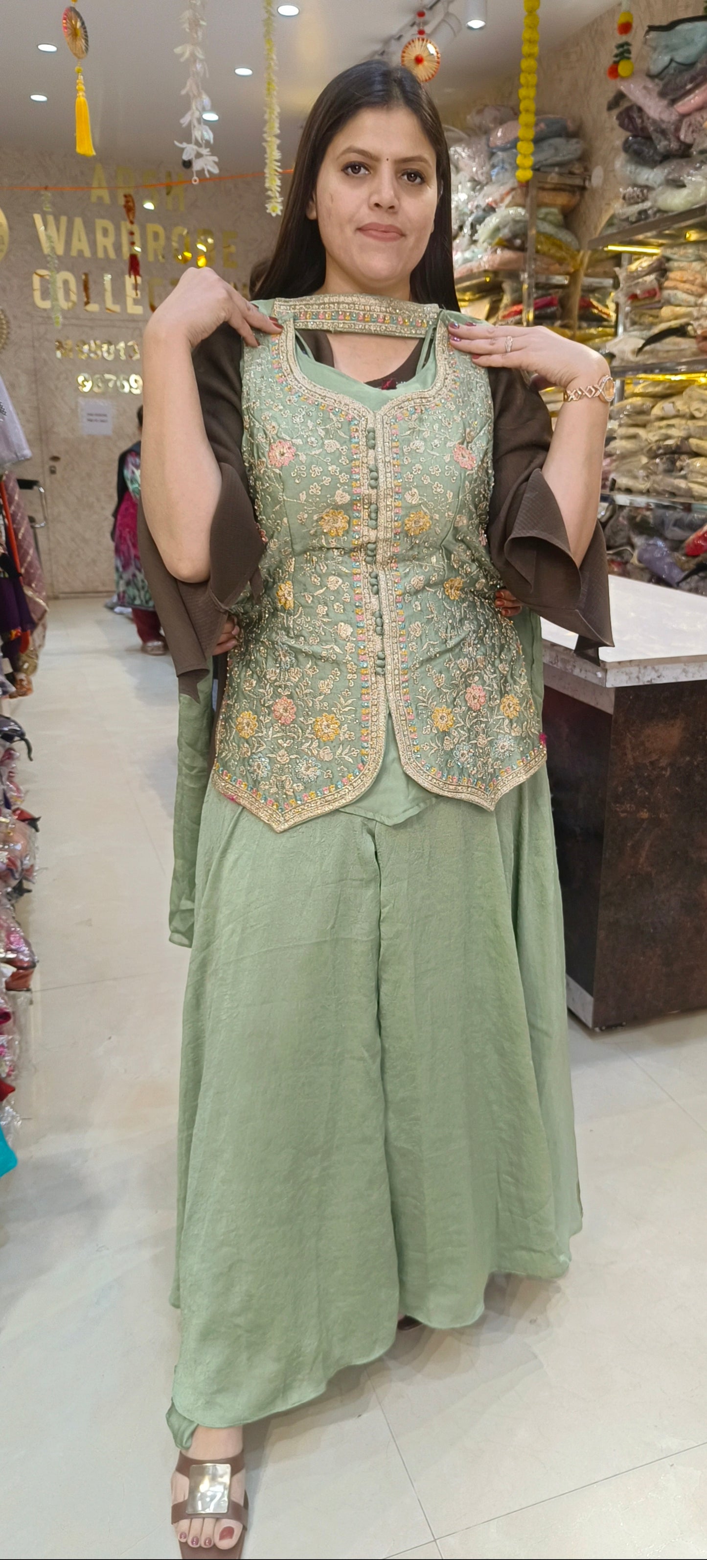 PURE CRUSH BEAUTIFUL SHORT TOP WITH FULL FLAIR JAFFA