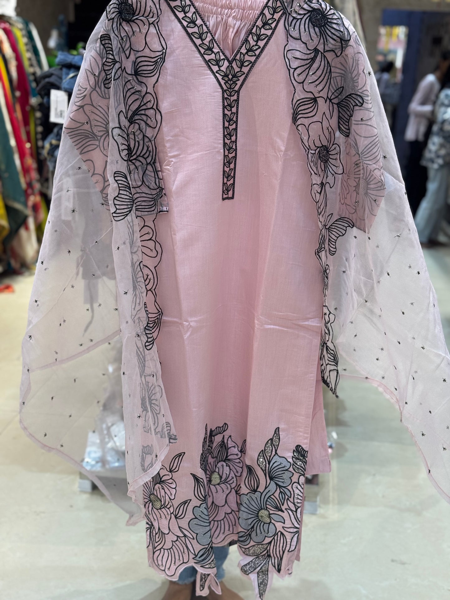 Graceful Elegance – Designer Suit Set for Every Occasion