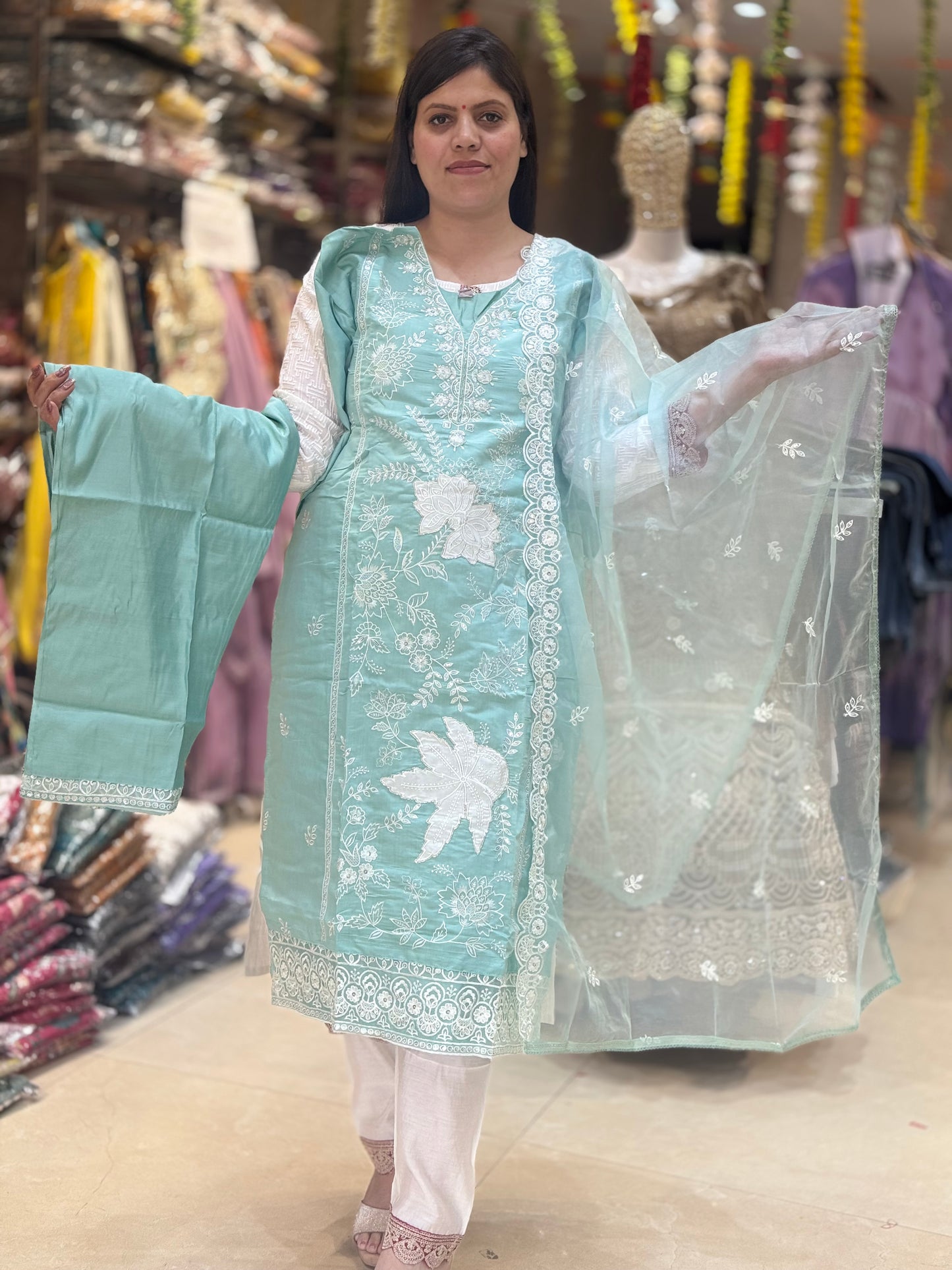 WHITE THREAD WOTK THREE PEACE SET IN ROMAN SILK