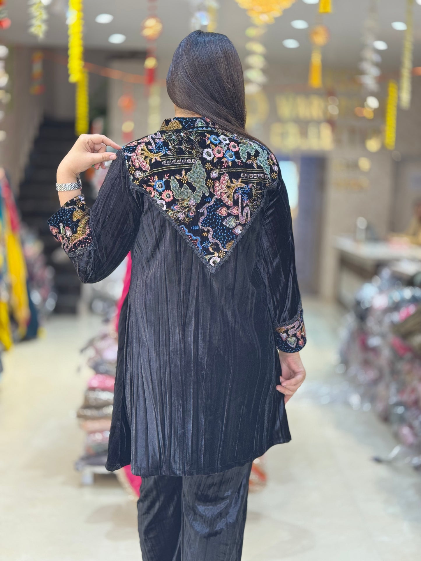 BEAUTIFUL NECK DESIGN BACK AND FRONT VELVET CORDSET