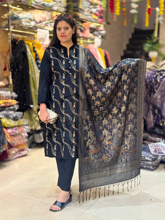 Majestic Threads: Premium Velvet Suit with Sippy Detailing