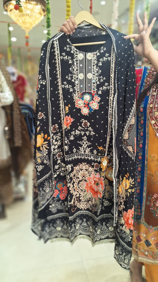 BLACK CREPE EMBROIEDED 3D SUIT