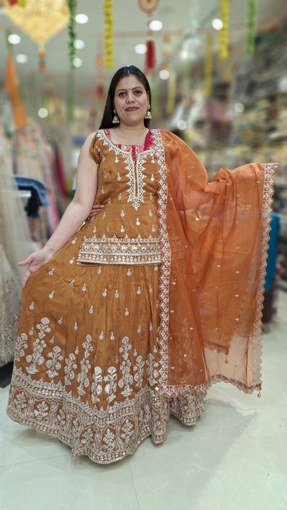 BEAUTIFULL SHORT KURTI WITH LEHNGA BORDER DESINING WITH TIILA AND PEARL WORK