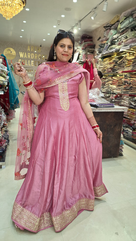 FULL FLAIR PARTY WEAR GOWN WITH NECK AND BOARDER GOTA PATTI DESIGN WITH NET DESIGN FLOWER DUPPTA
