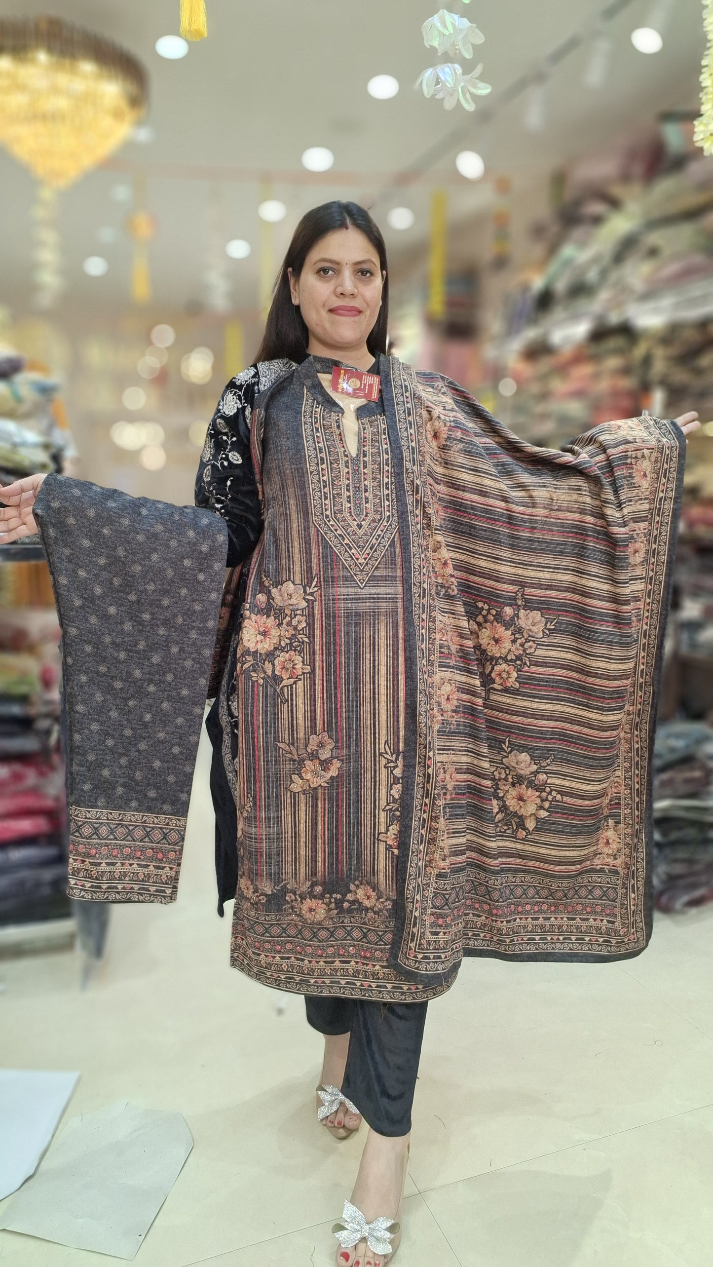 DIAMOND SIRVOSKI DESIGNER WOOLEN 3 PC SUIT