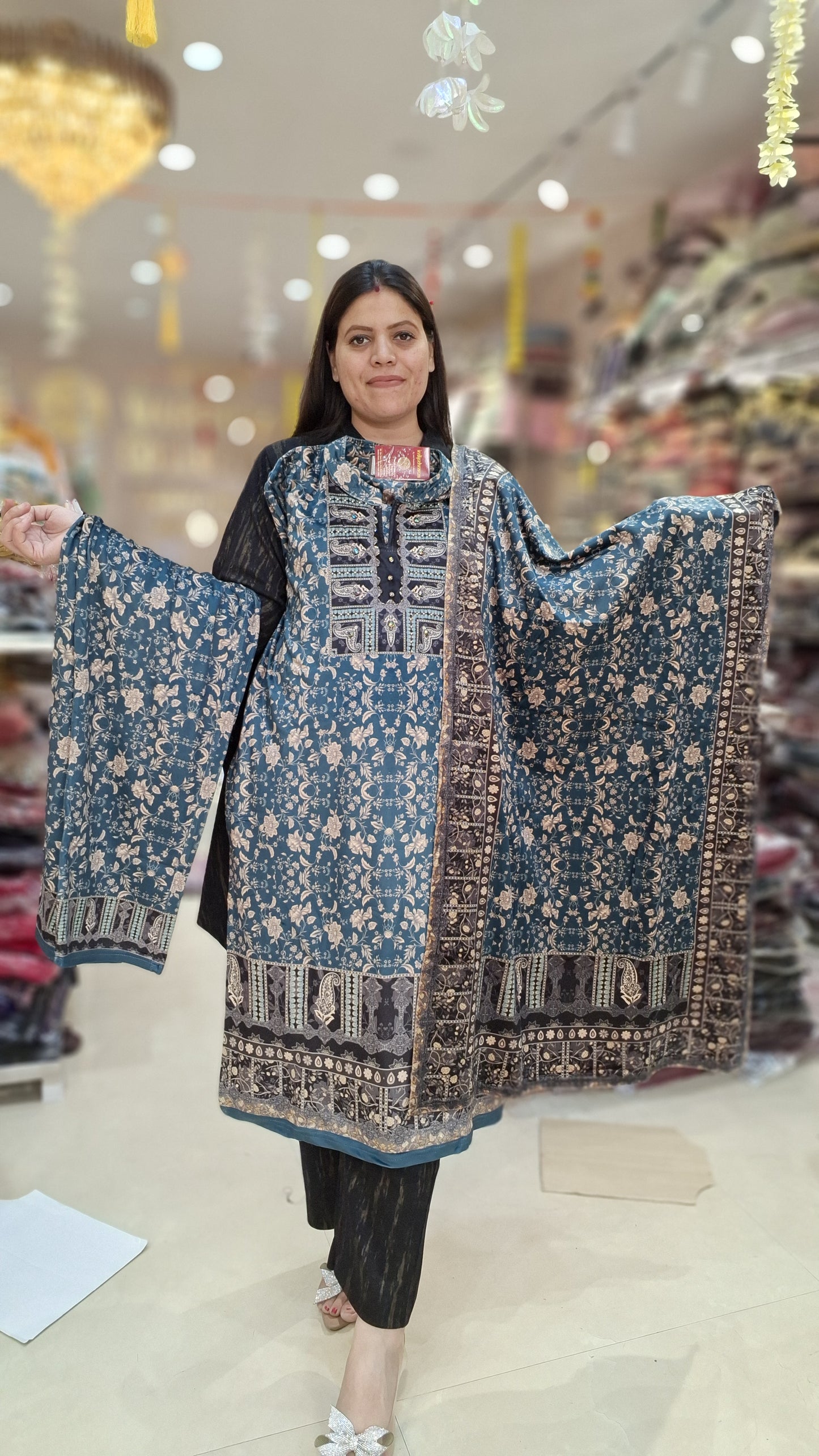 BEAUTIFUL VELVET DESIGNER DUPPTA 3 PC SUIT