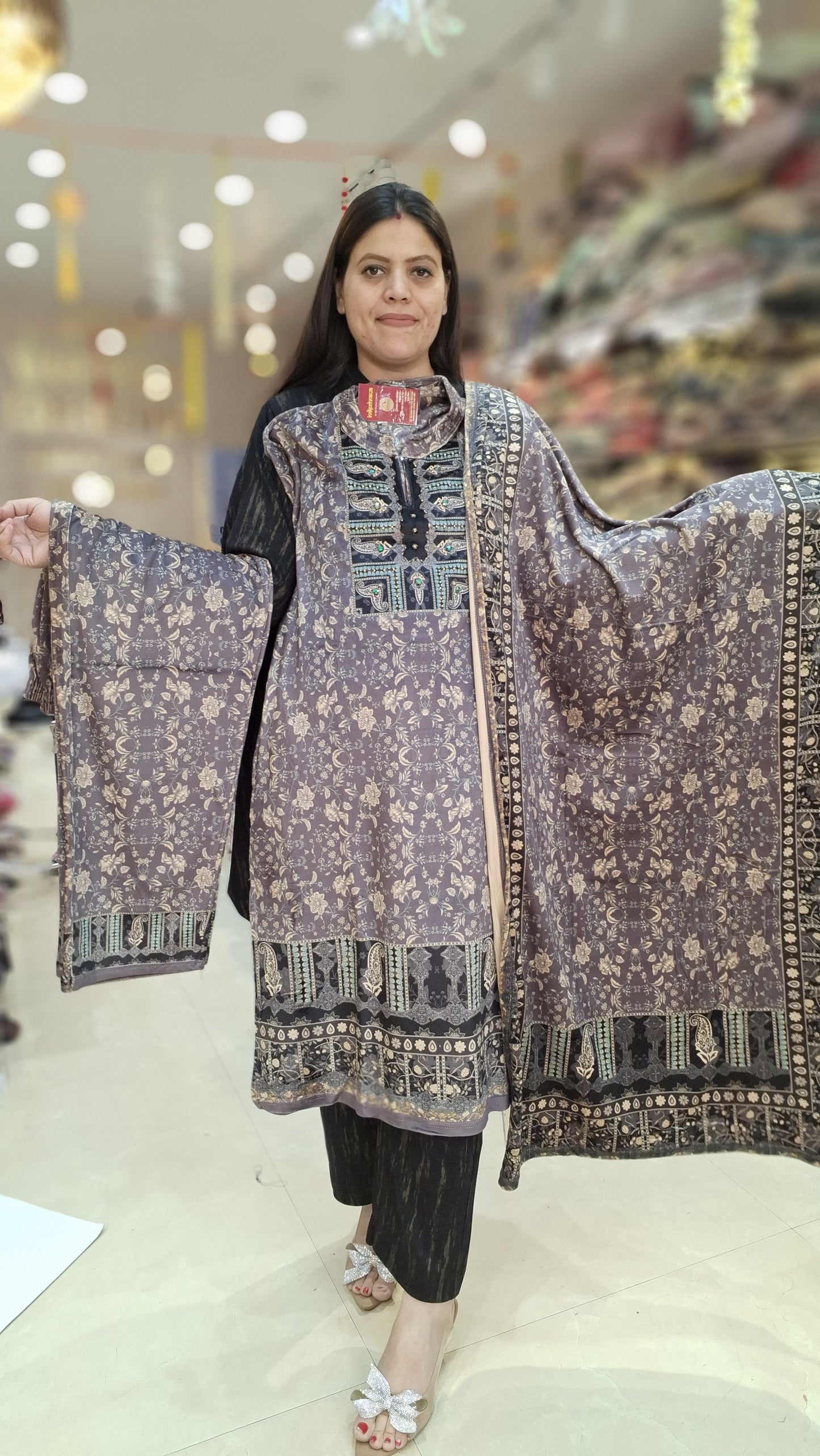 BEAUTIFUL VELVET DESIGNER DUPPTA 3 PC SUIT