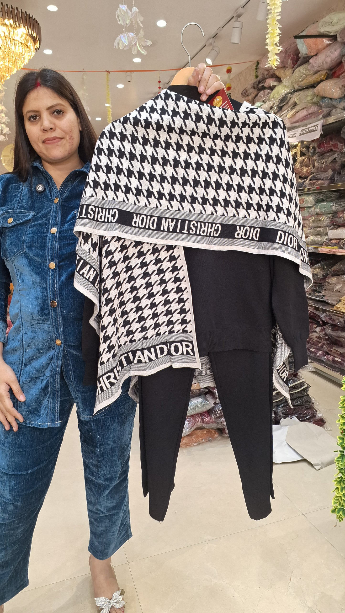 BEAUTIFUL WOLLEN KOREAN SHRUG TRACK CORDSET(ARICAL NO -2)