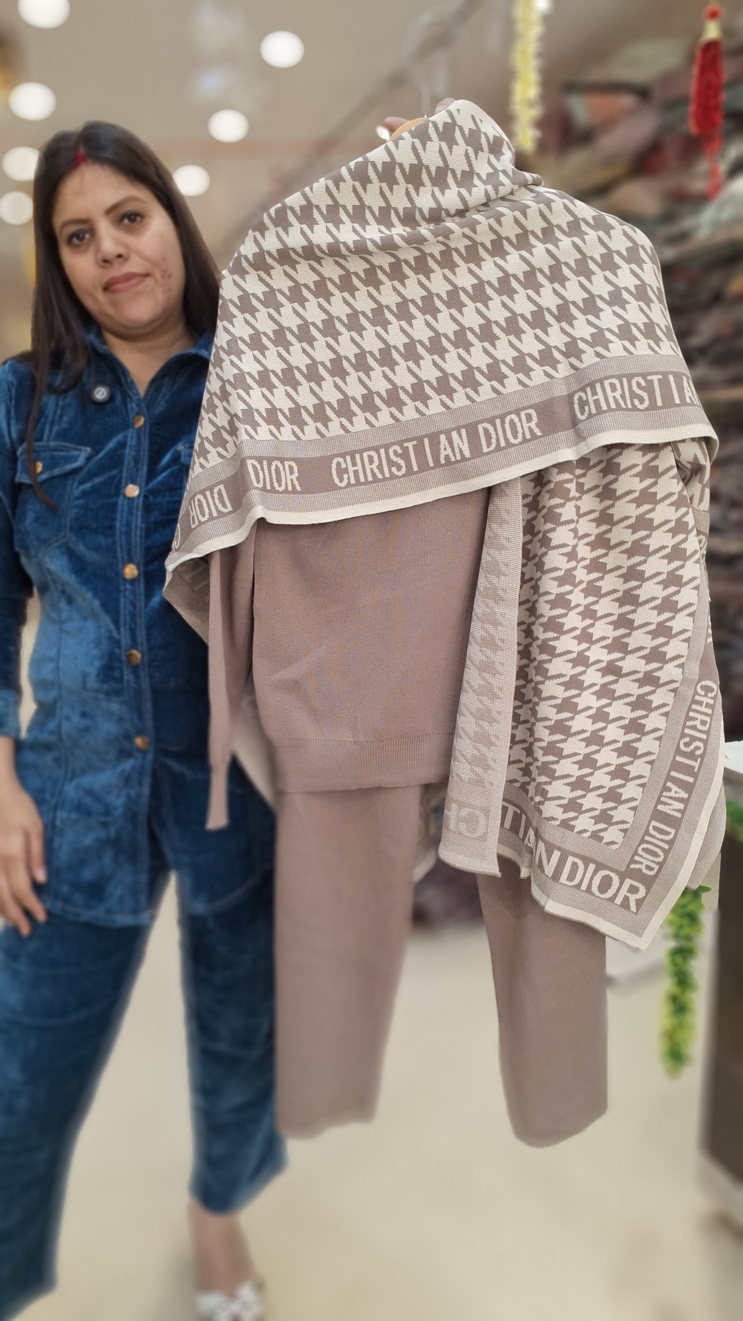 BEAUTIFUL WOLLEN KOREAN SHRUG TRACK CORDSET(ARICAL NO -2)