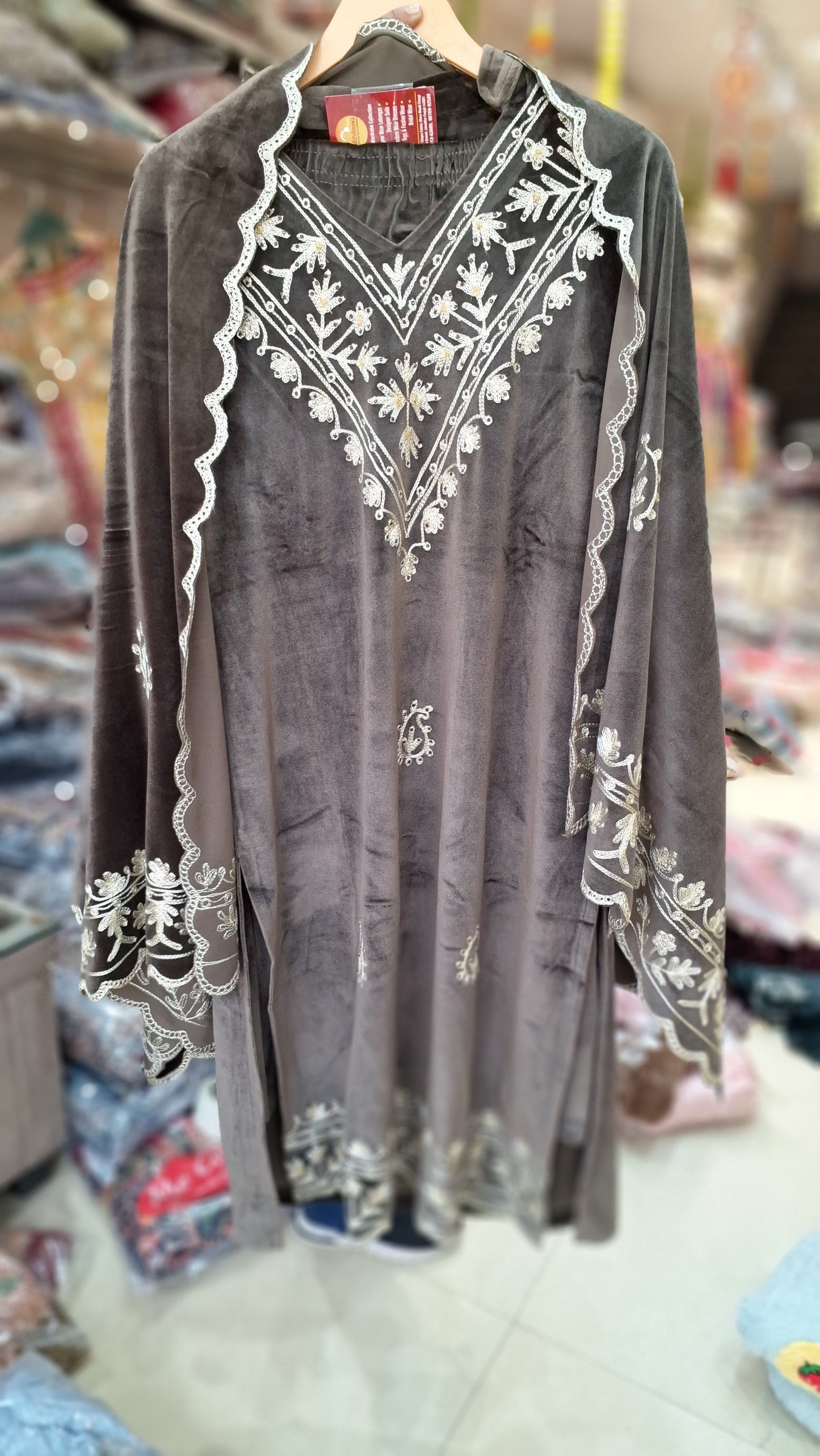 THREAD WORK VELEVET DESIGN SUIT