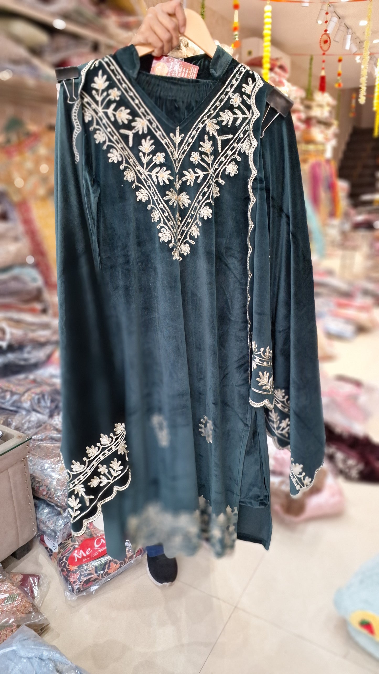 THREAD WORK VELEVET DESIGN SUIT