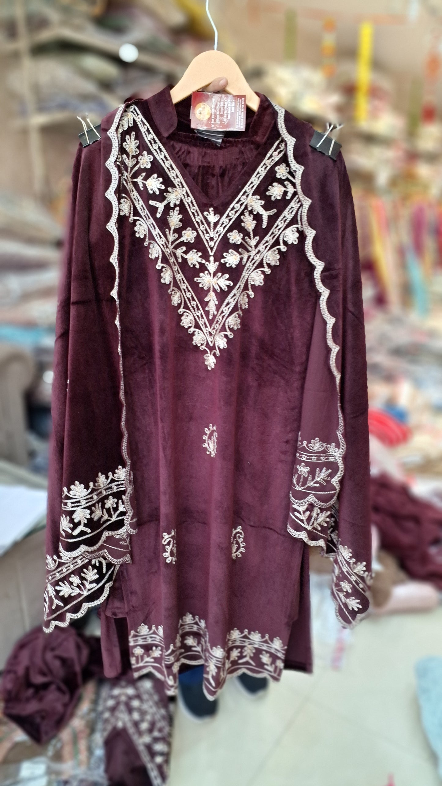 THREAD WORK VELEVET DESIGN SUIT