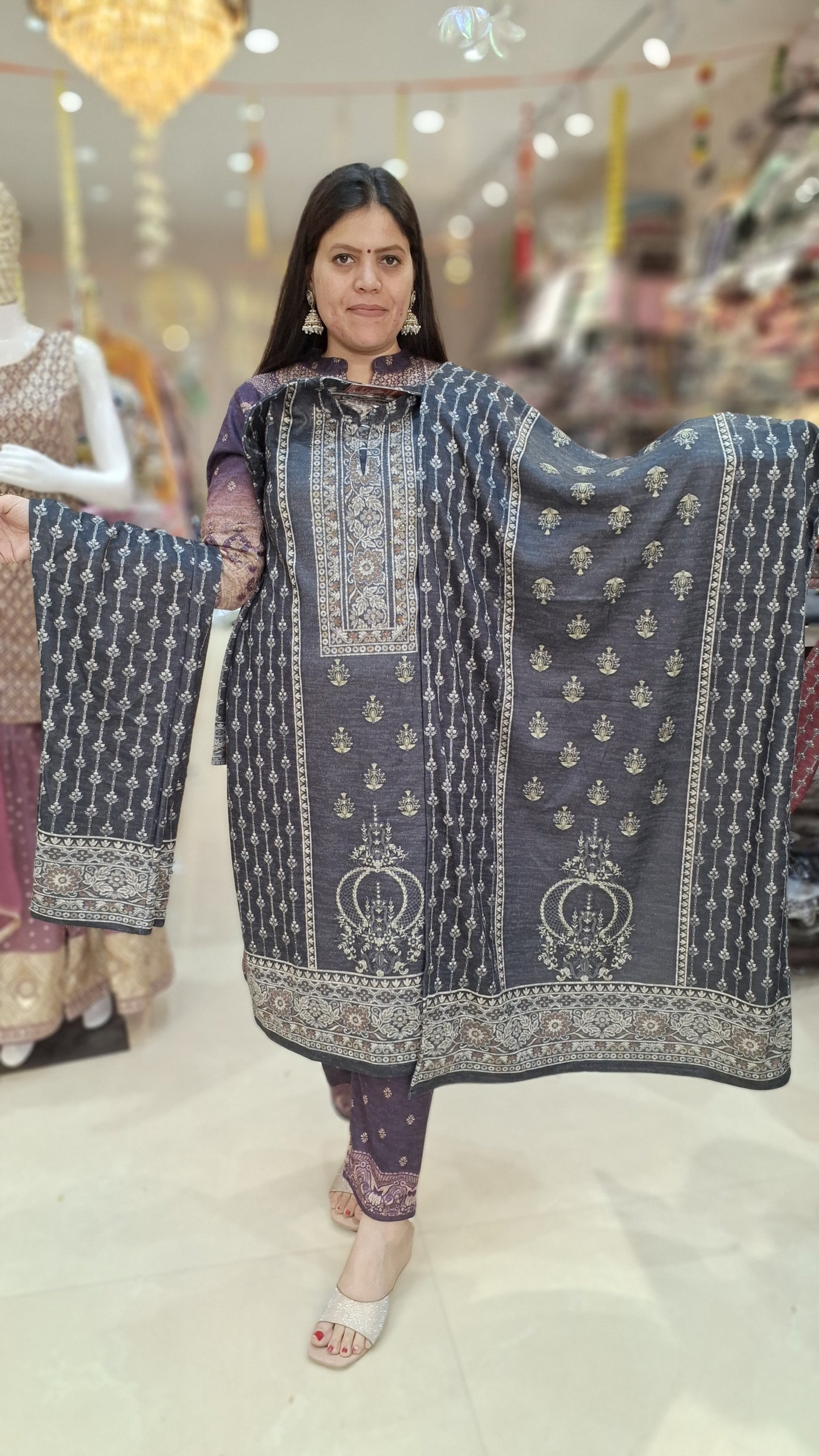 BEAUTIFUL SIRVOSKI DESIGN WOOL SUIT