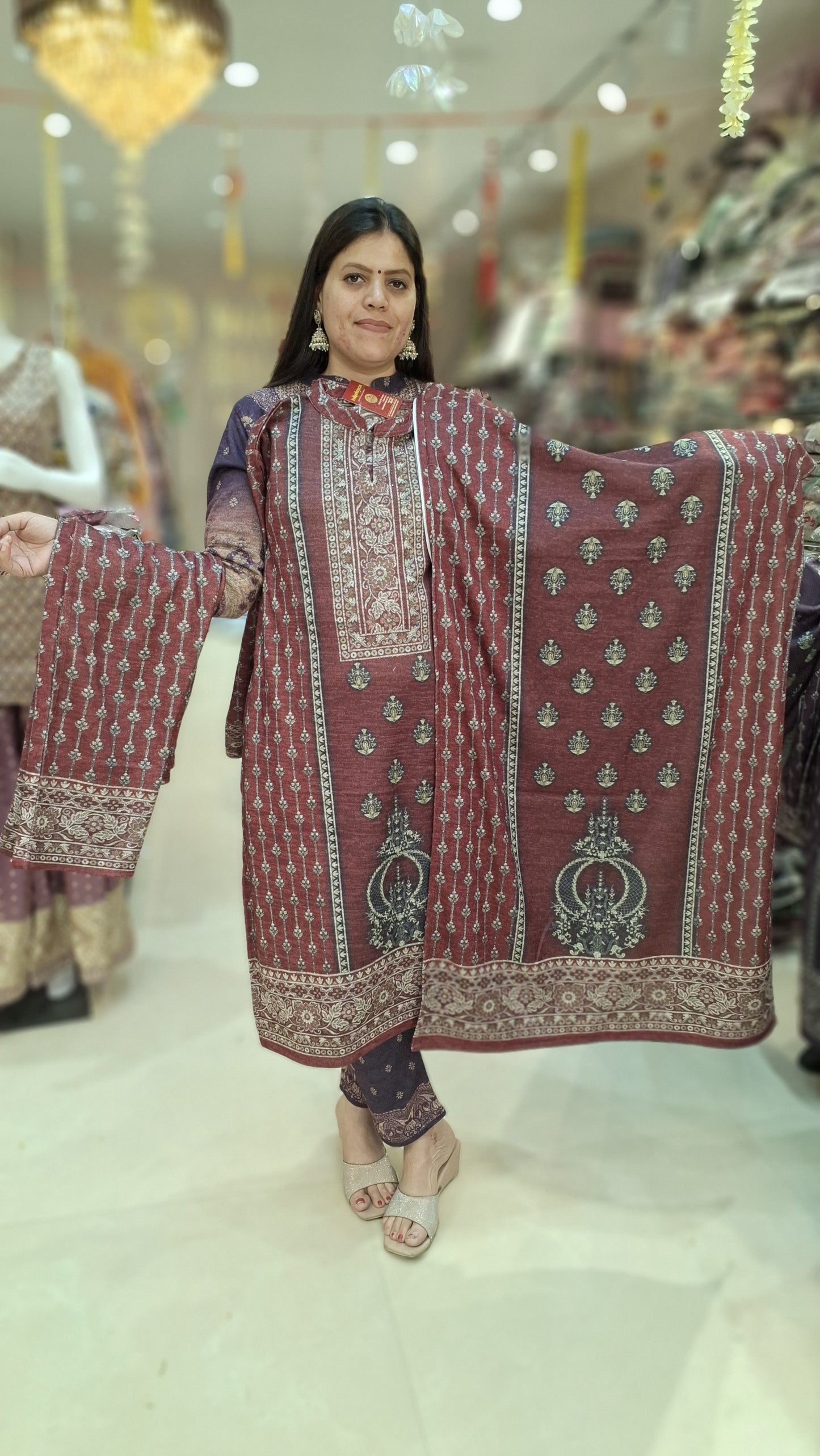 BEAUTIFUL SIRVOSKI DESIGN WOOL SUIT