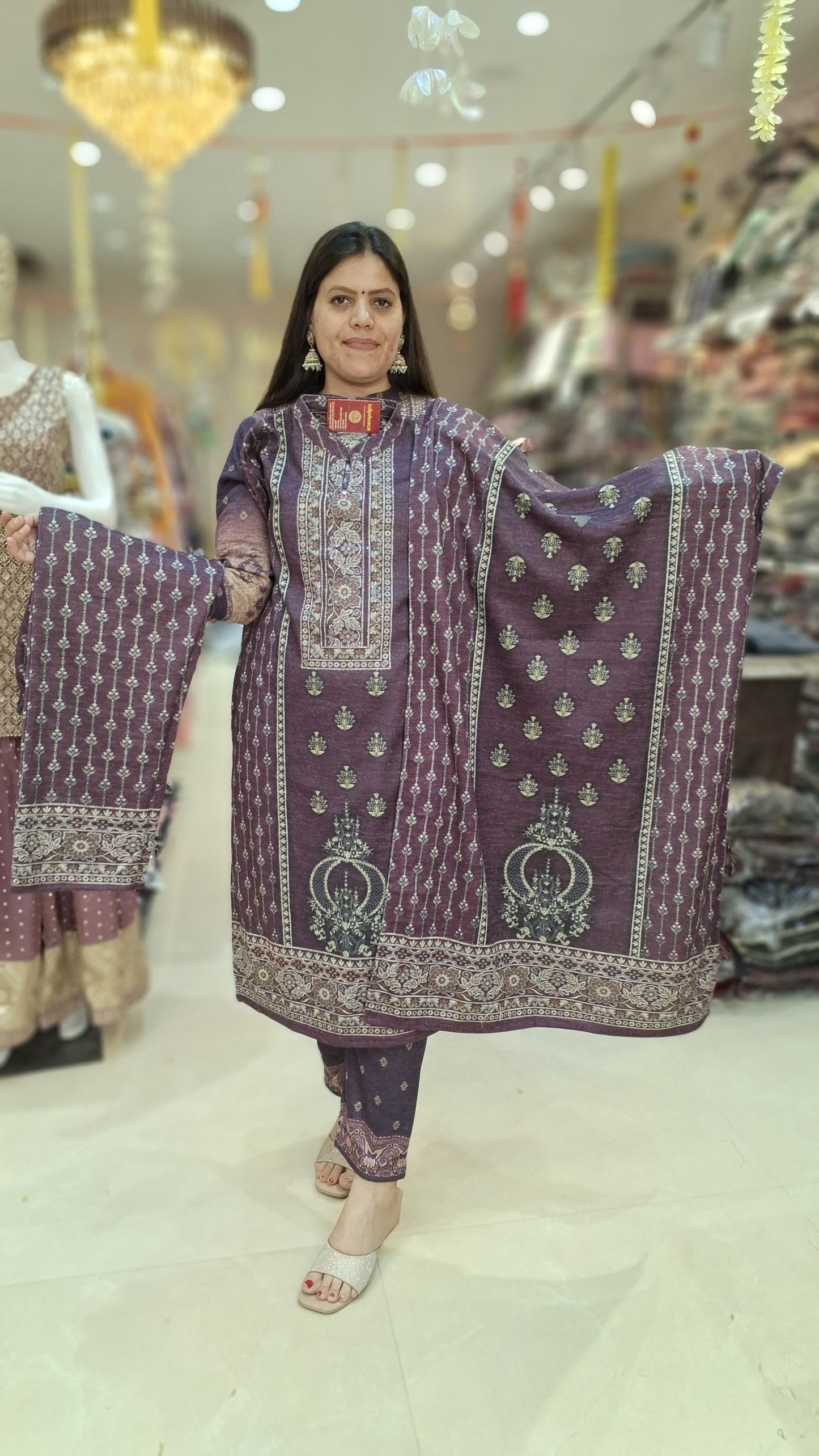 BEAUTIFUL SIRVOSKI DESIGN WOOL SUIT