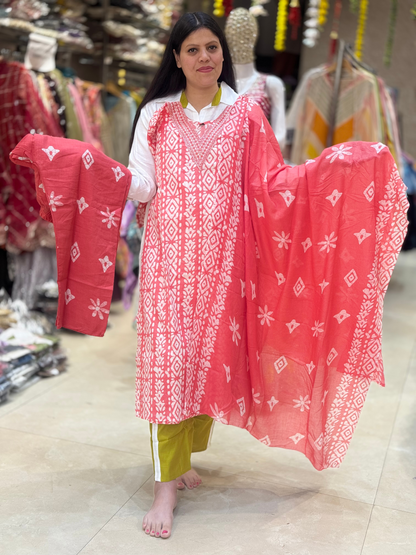 Elegant Bhatik Print Cotton Suit – Traditional Yet Trendy