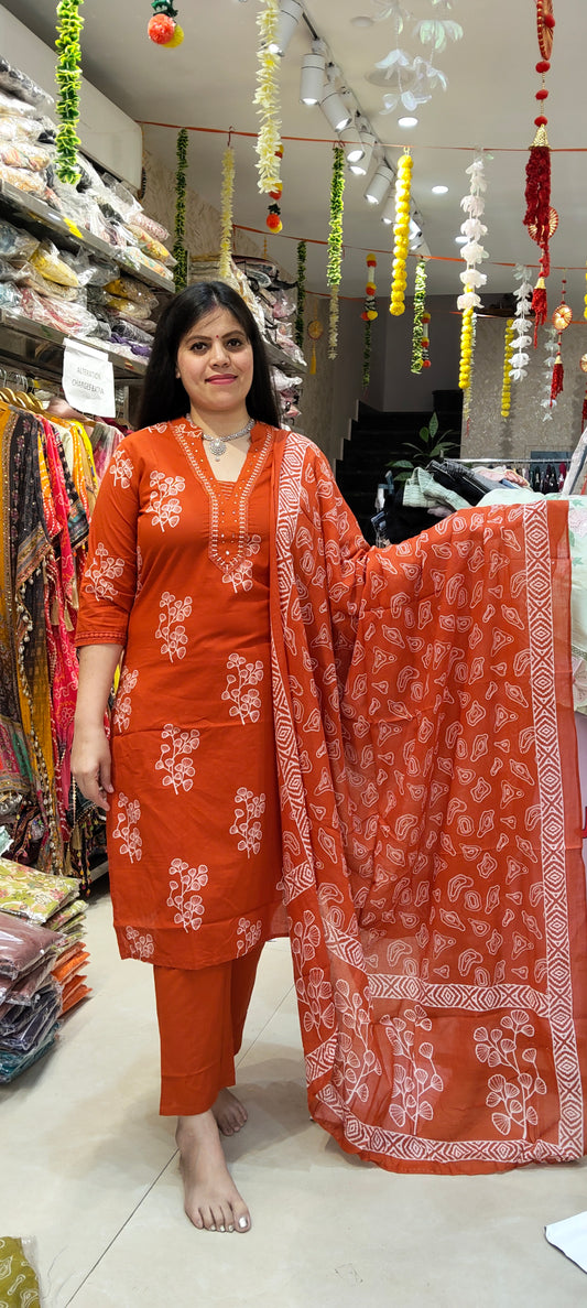 PURE COTTON V-NECK DEGINER SUIT