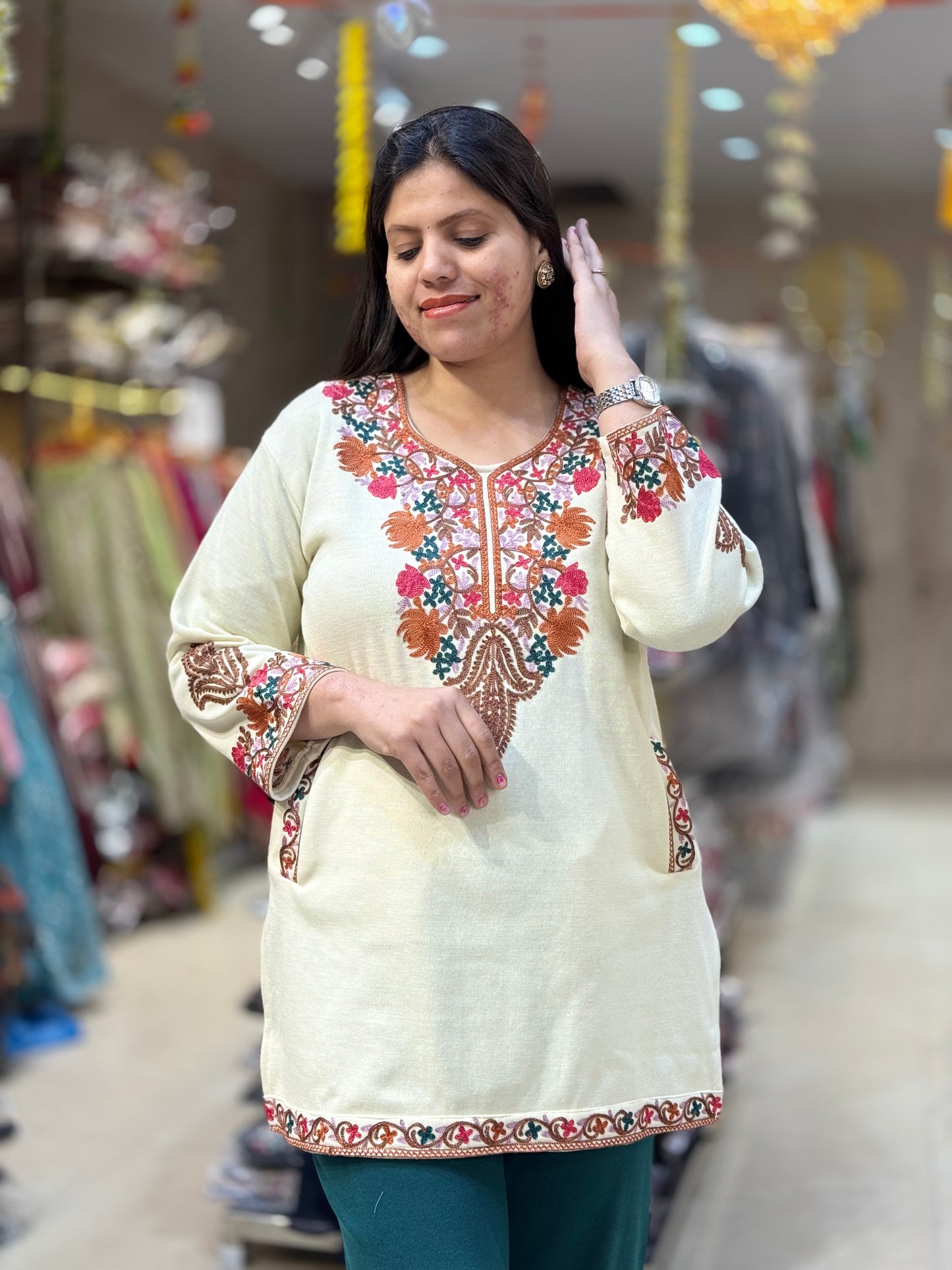 BEAUTIFIL MULTI THREAD PHERAN KURTI(ARTICAL NO-01)