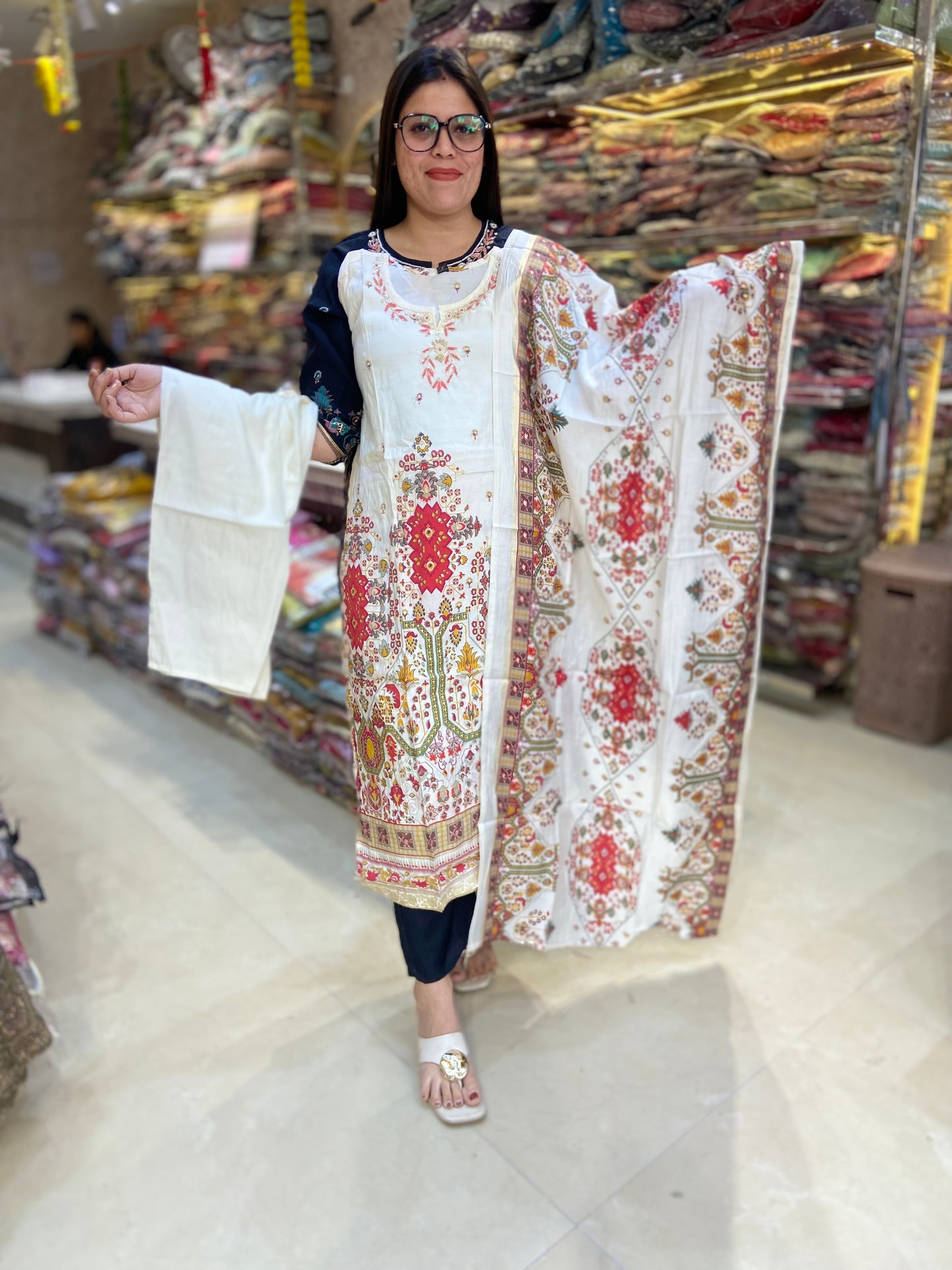 PURE CREPE PEARL WORK DESIGN SUIT