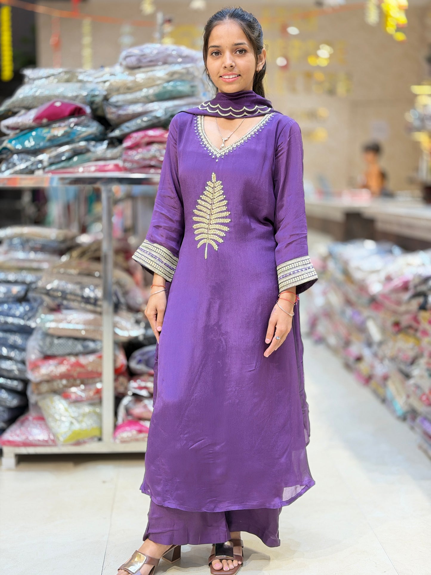 LEAF DESIGN A-LINE SUIT
