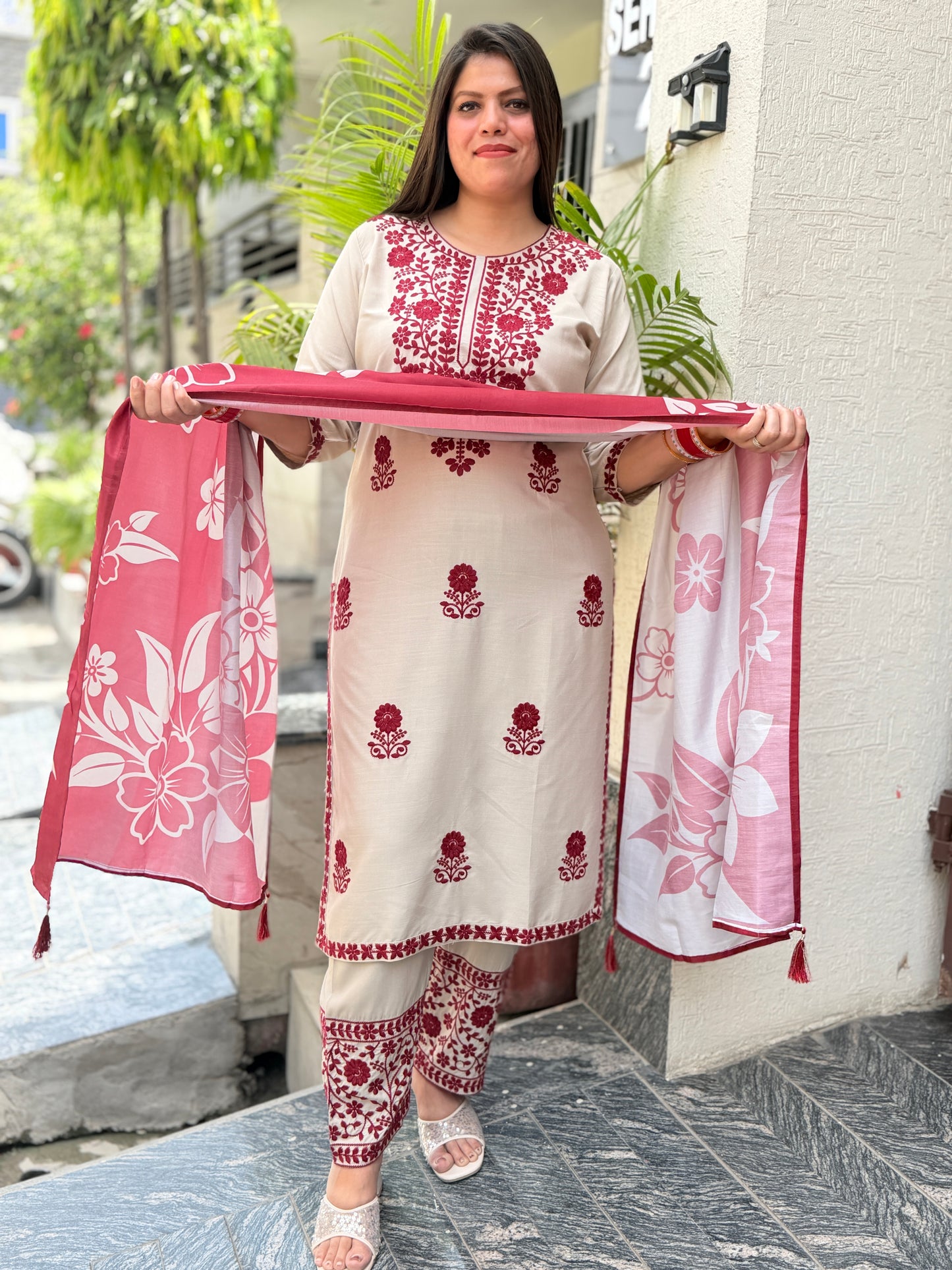 IVORY DUEL MEHROON BEAUTIFUL DUPPTA SUIT