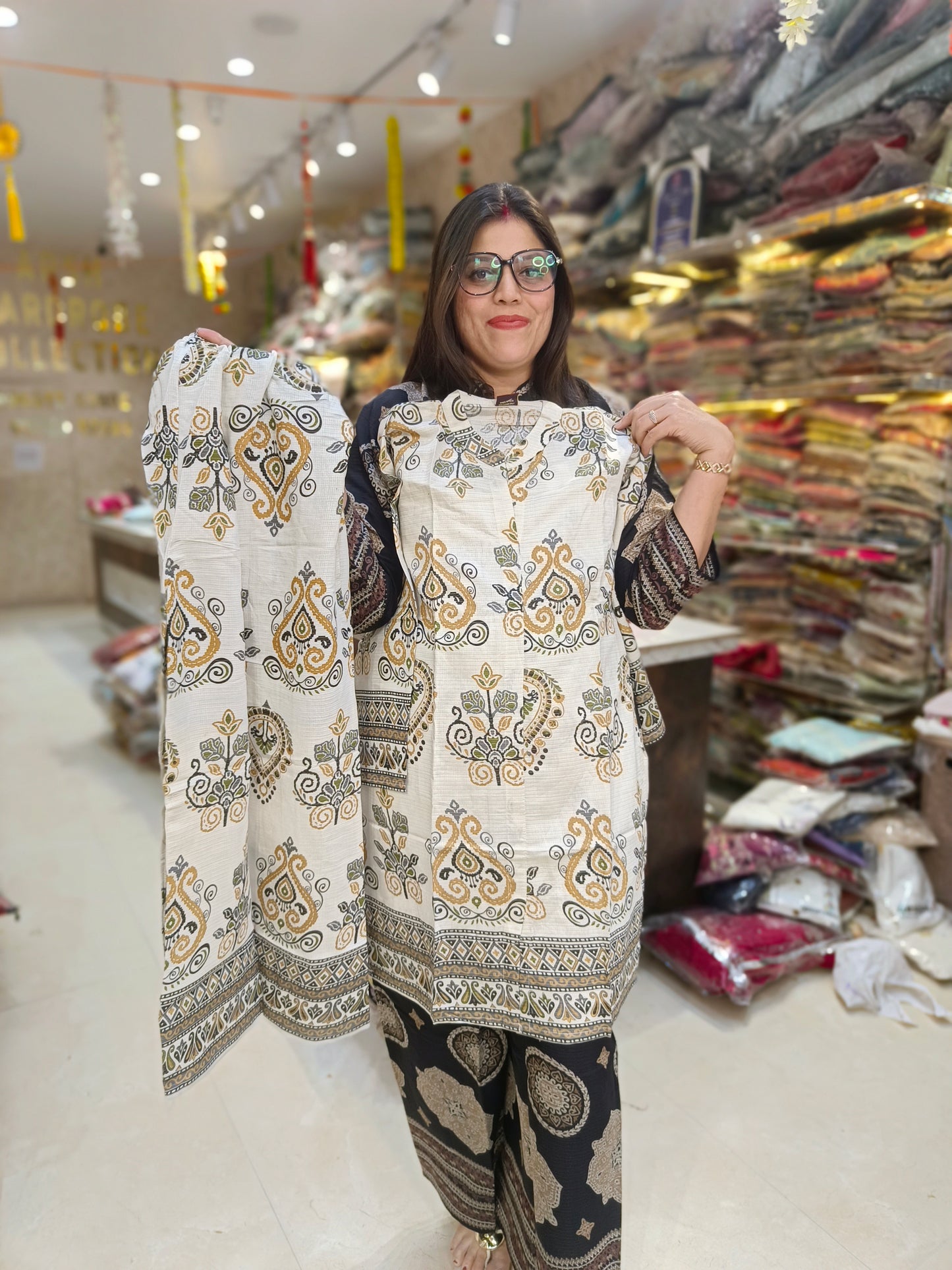 WHITE BORDER DESIGN PLAZO CORDSET