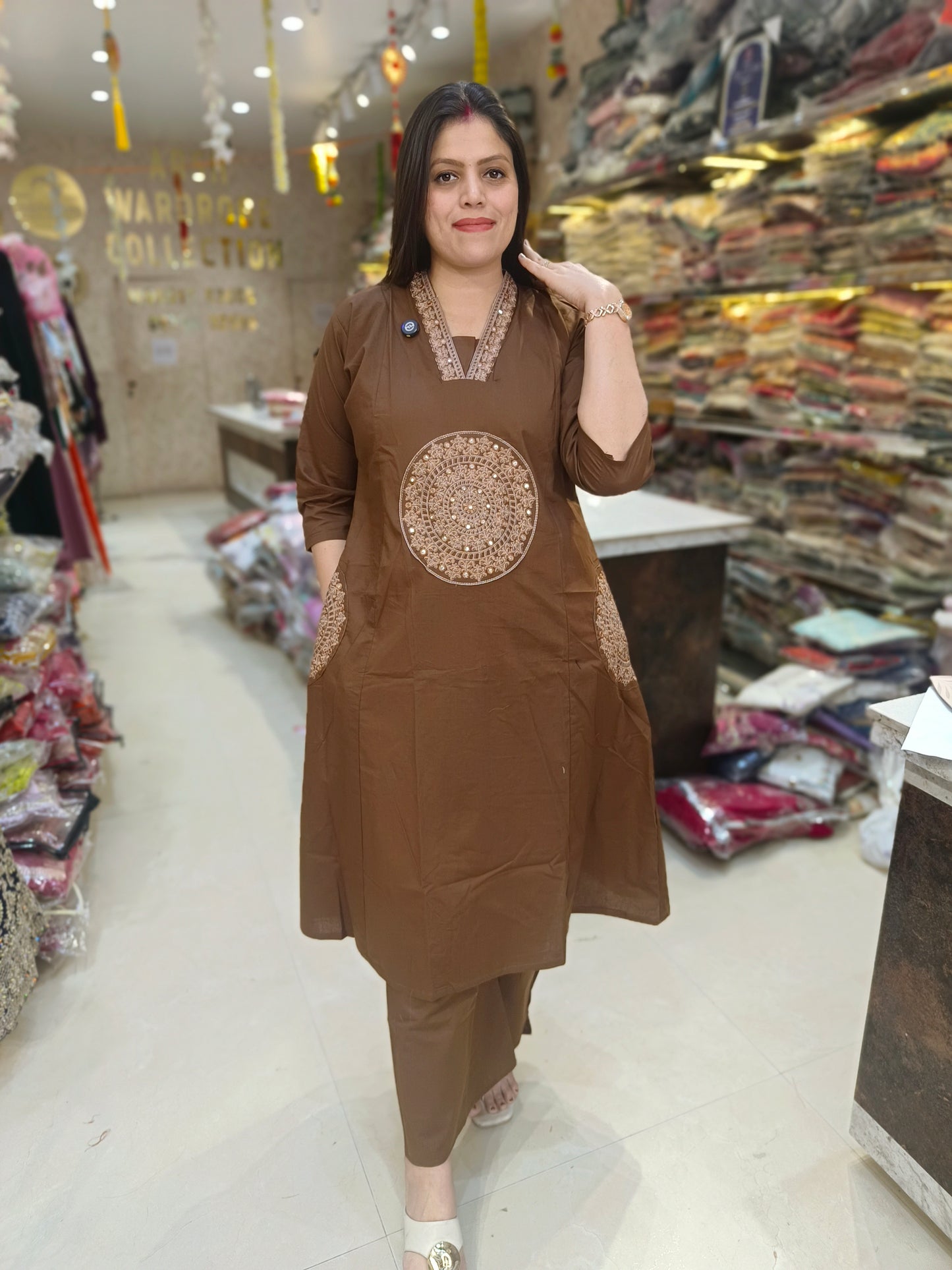 PURE COTTON NECK AND BAK DESIGN WITH SIPI WORK CORDSET