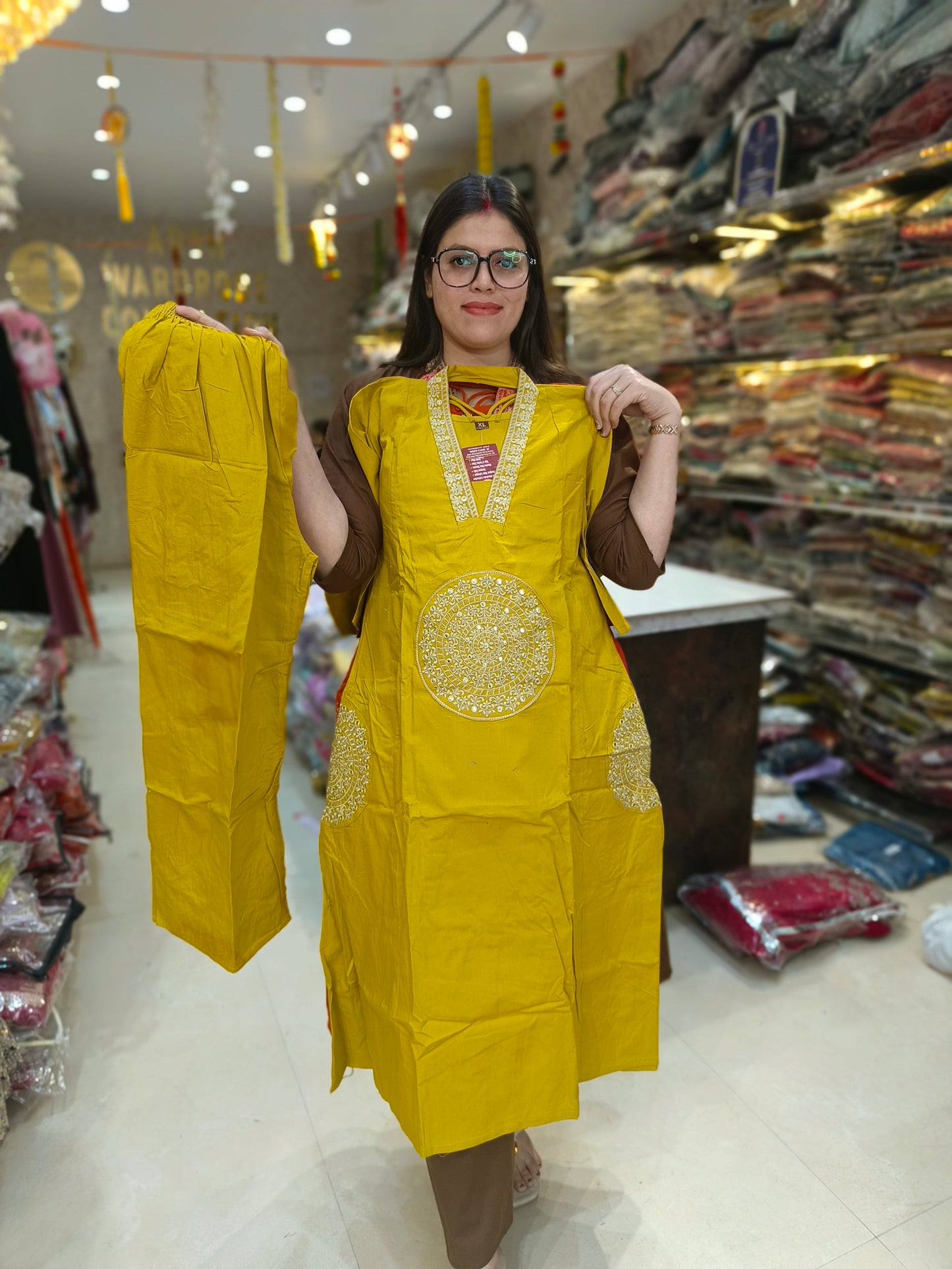 PURE COTTON NECK AND BAK DESIGN WITH SIPI WORK CORDSET