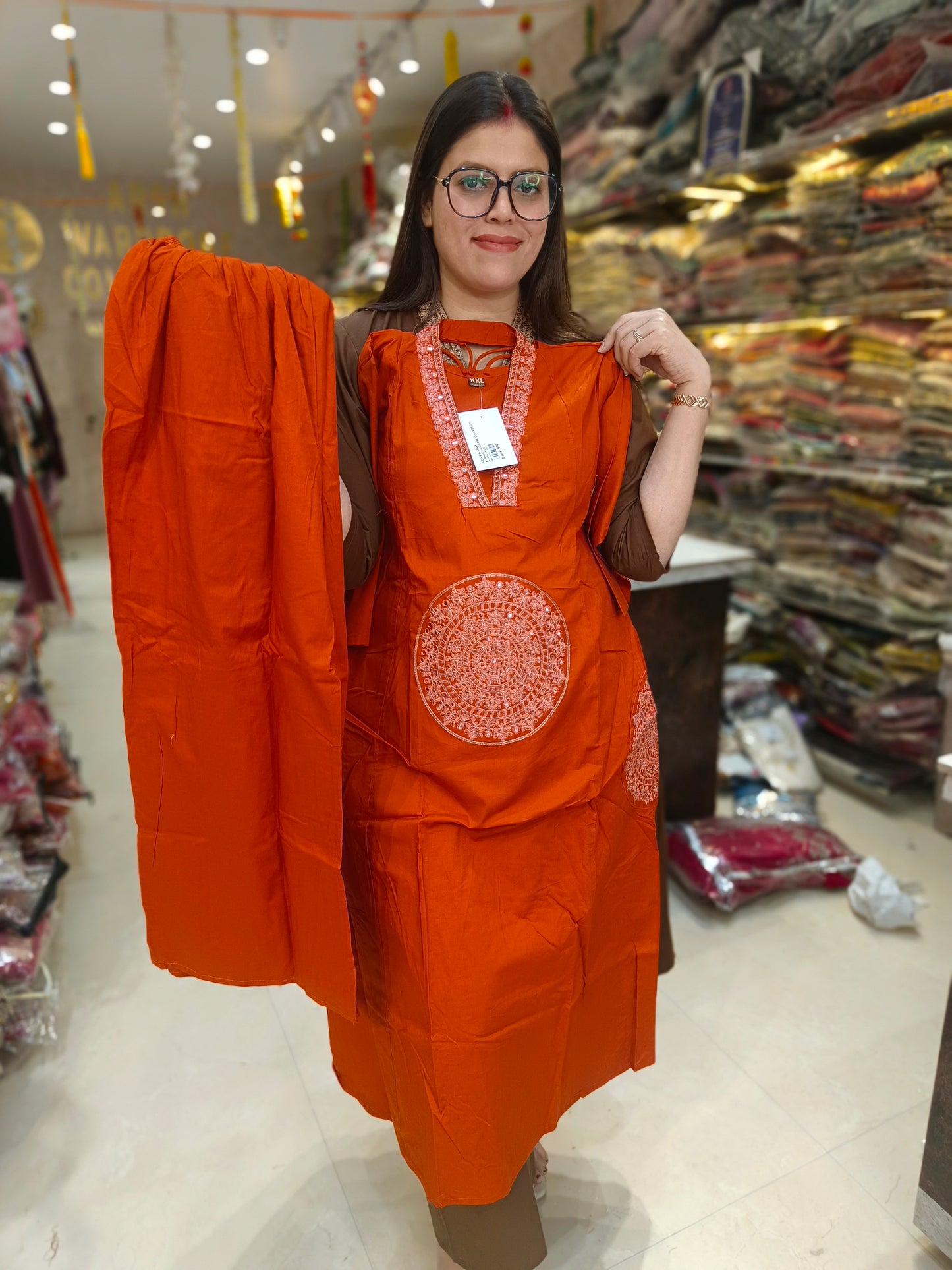 PURE COTTON NECK AND BAK DESIGN WITH SIPI WORK CORDSET