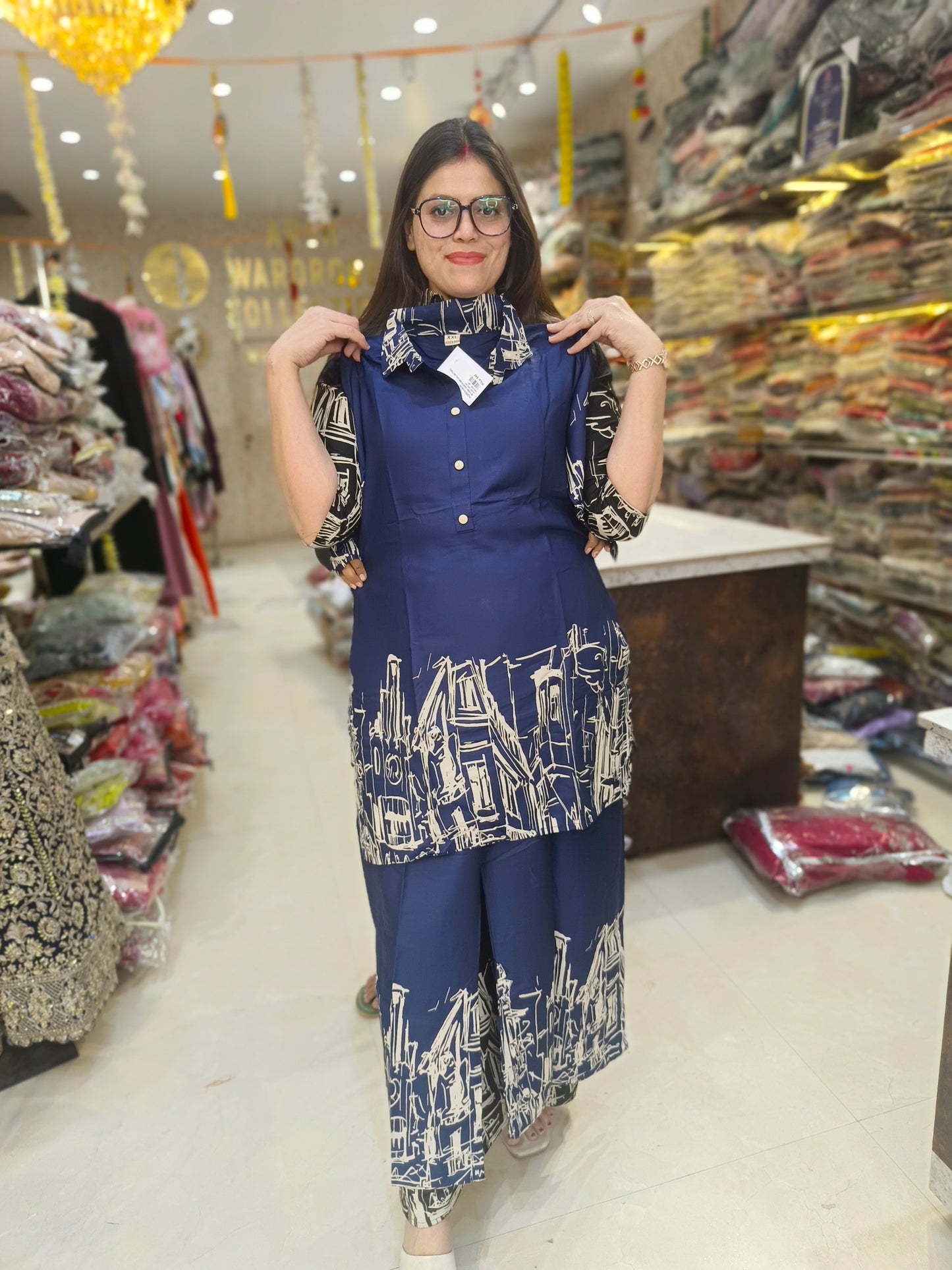 BEAUTIFUL IVORY PRINT DESIGN CORDSET