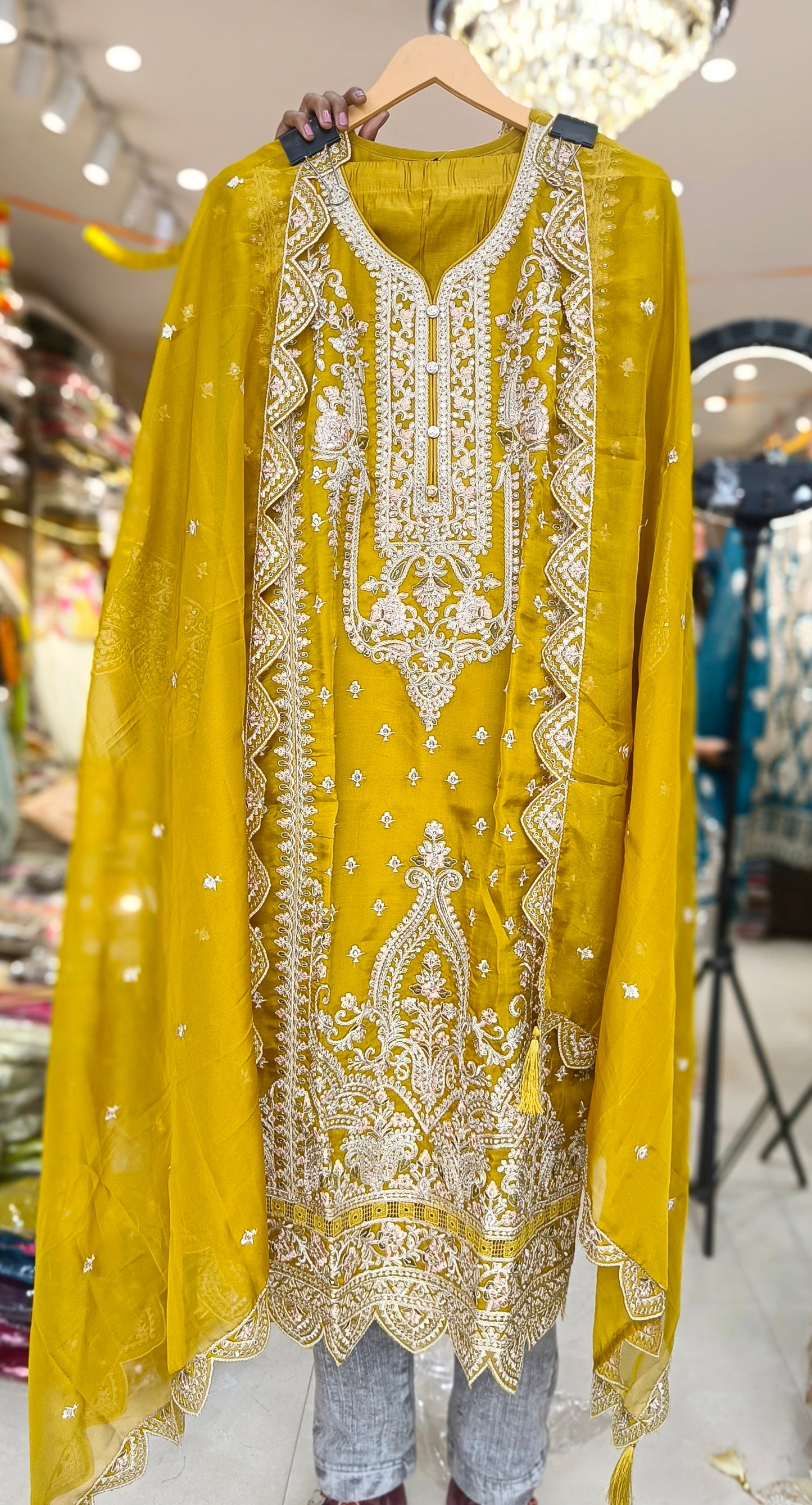 PARTY WEAR PAKISTANI DESIGNER SUIT(DESIGN NO 1)