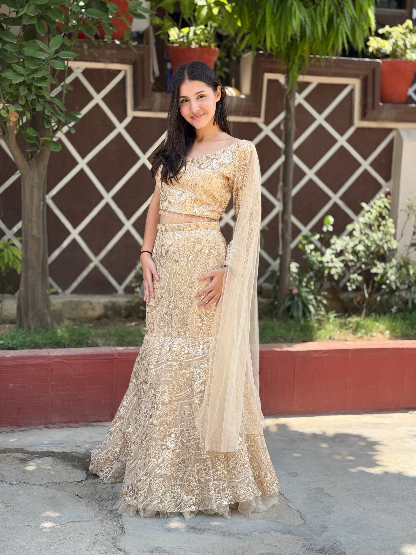 GOLDEN FISHCUT NETED WITH SIPI WORK SHORT TOP WITH SKIRT