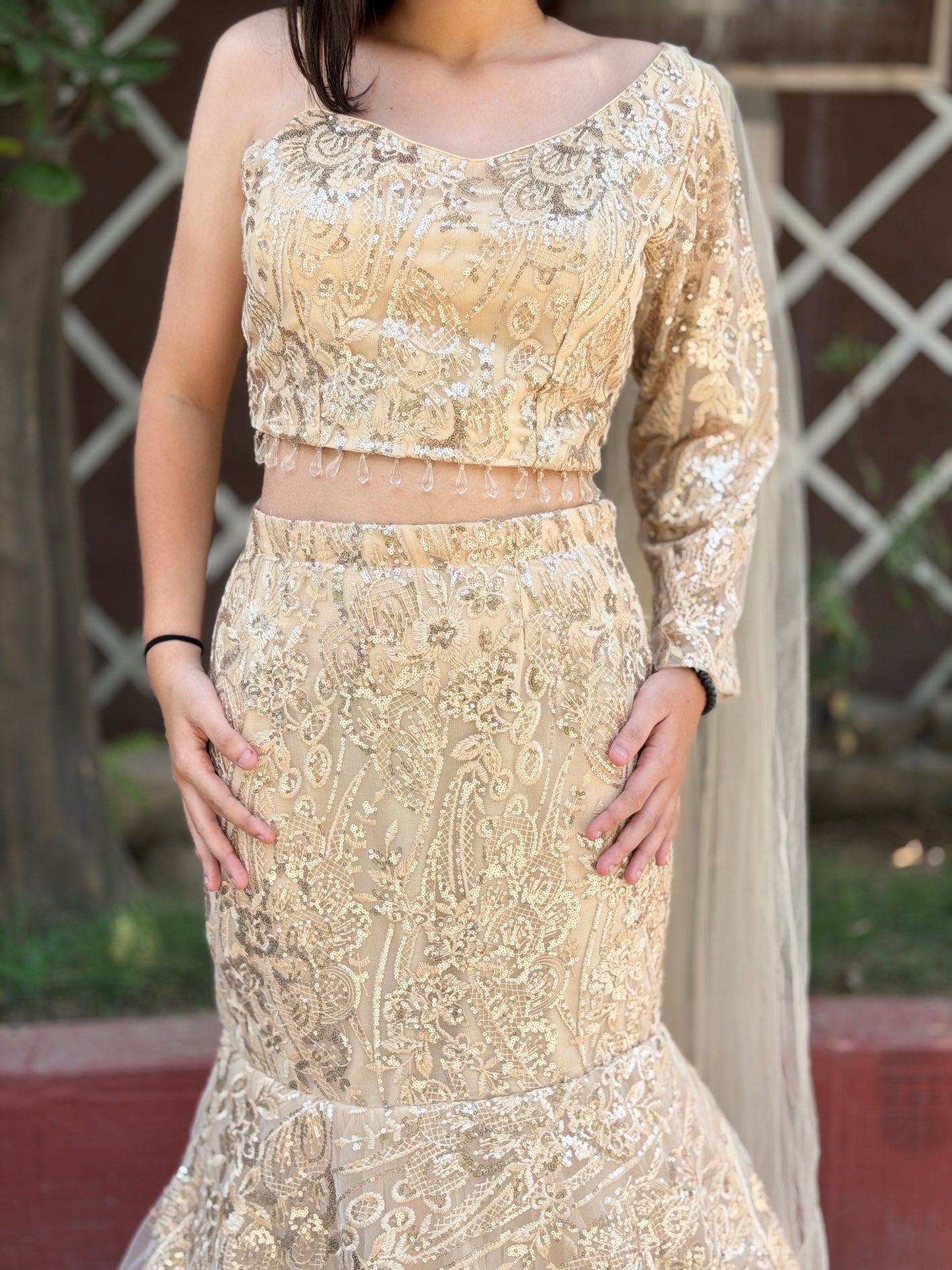 GOLDEN FISHCUT NETED WITH SIPI WORK SHORT TOP WITH SKIRT