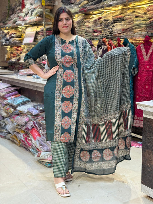 BANDAHNI SUIT