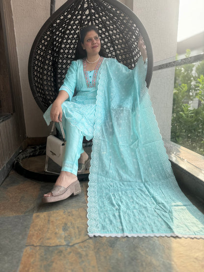 Flora Lakhnavi Suit