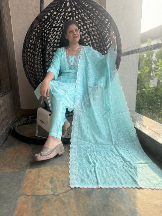 Flora Lakhnavi Suit