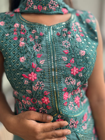 GREEN EMBROIDERY HEAVY GEORGETTE DIVIDER