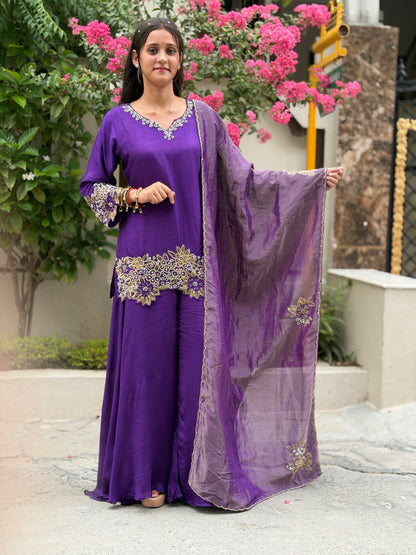 DESIGNER KURTI WITH FULL FLAIR JAFFA AND  PEARL WORK WITH SHIMMER DUPATTA