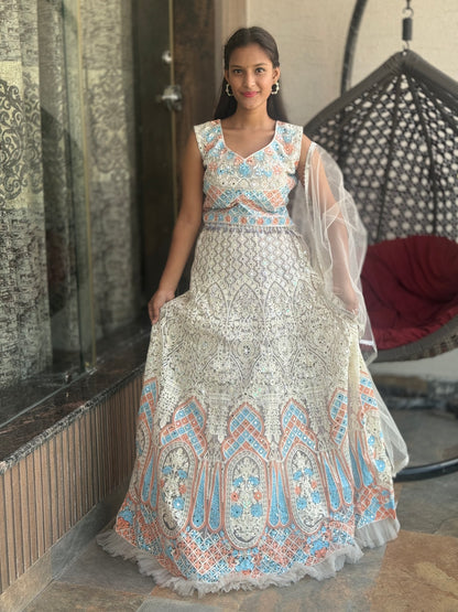 INDIPEHNAWA WHITE THREAD LUKHNAVI LEHNGA