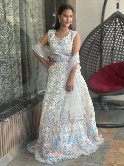 INDIPEHNAWA WHITE THREAD LUKHNAVI LEHNGA
