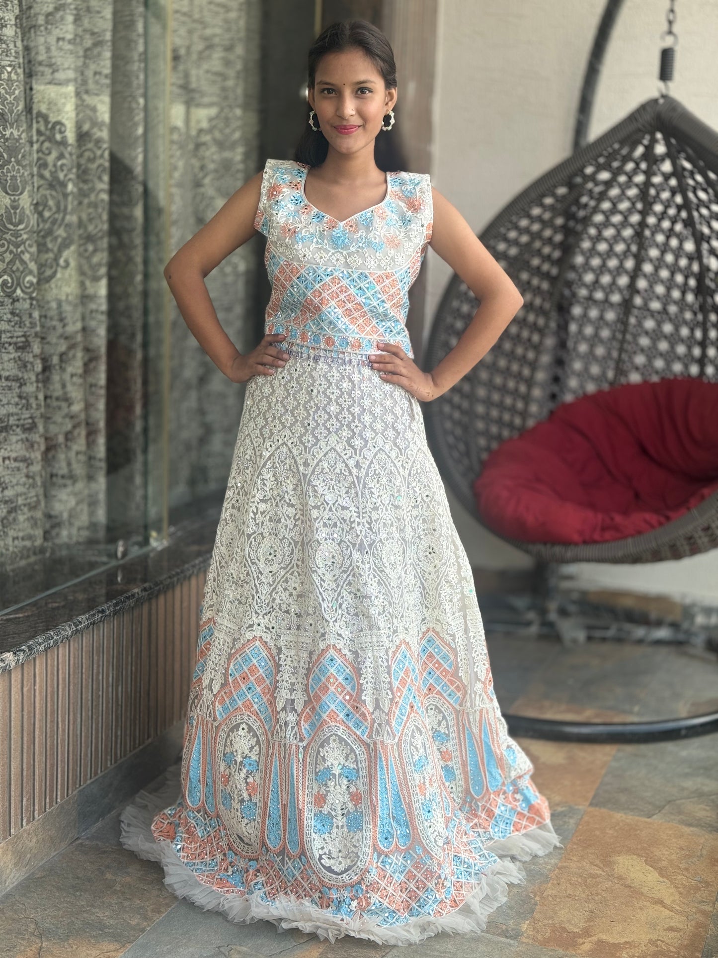 INDIPEHNAWA WHITE THREAD LUKHNAVI LEHNGA