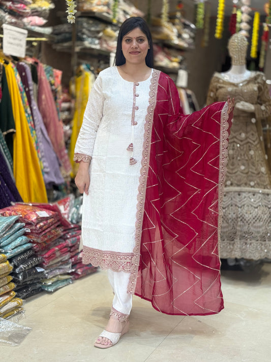 WHITE CHIKEN SUIT WITH HEAVY DUPPTA BY INDIPEHNAWA