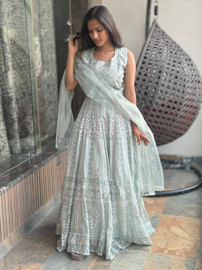 DUAL SHADE LUKHNAVI THREAD WORK LEHNGA