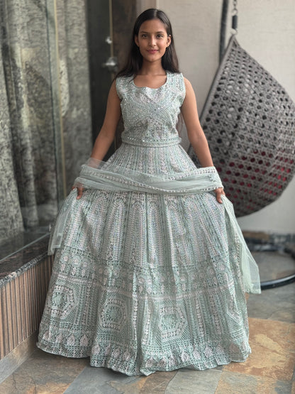 DUAL SHADE LUKHNAVI THREAD WORK LEHNGA